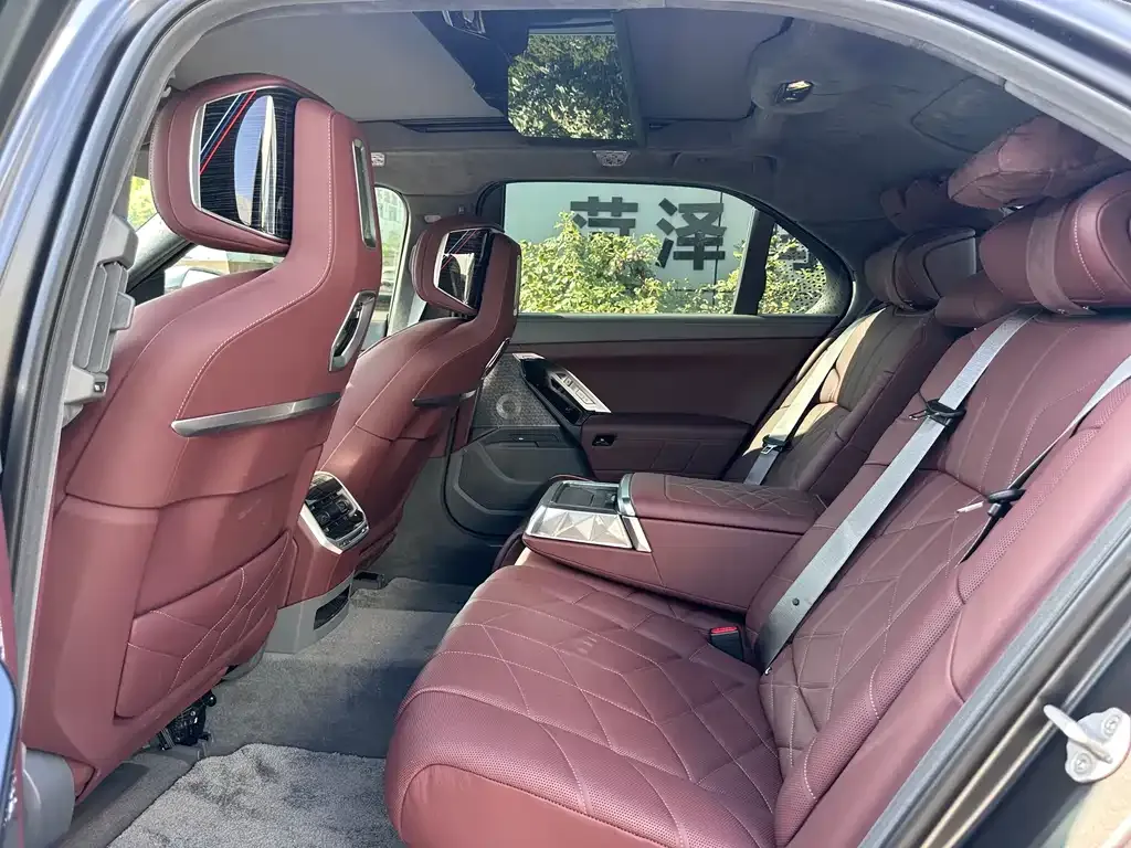 BMW i7 2025 из CN, фото 5