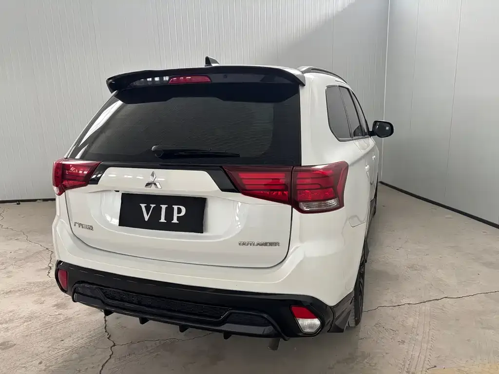 Mitsubishi Outlander — фото 9
