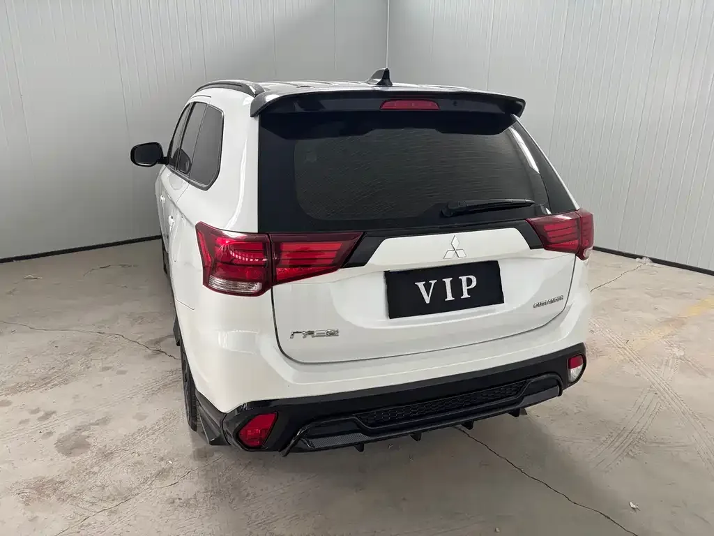 Mitsubishi Outlander — фото 7