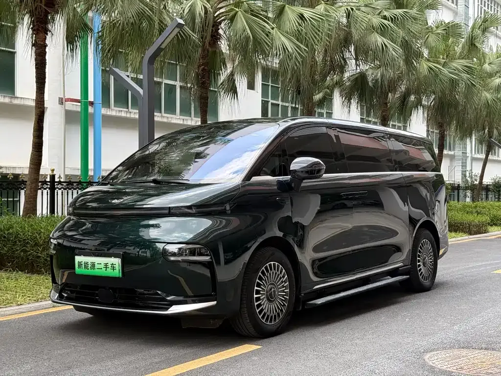 Geely Yizhen L380