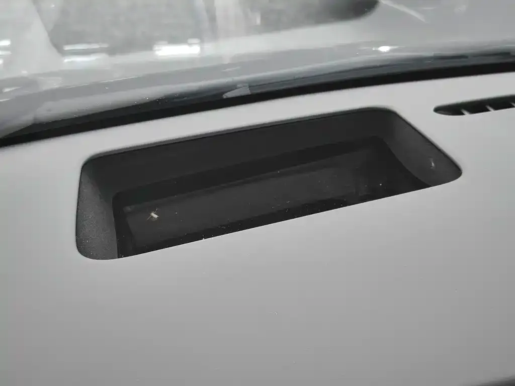 Li Auto i8 — фото 9