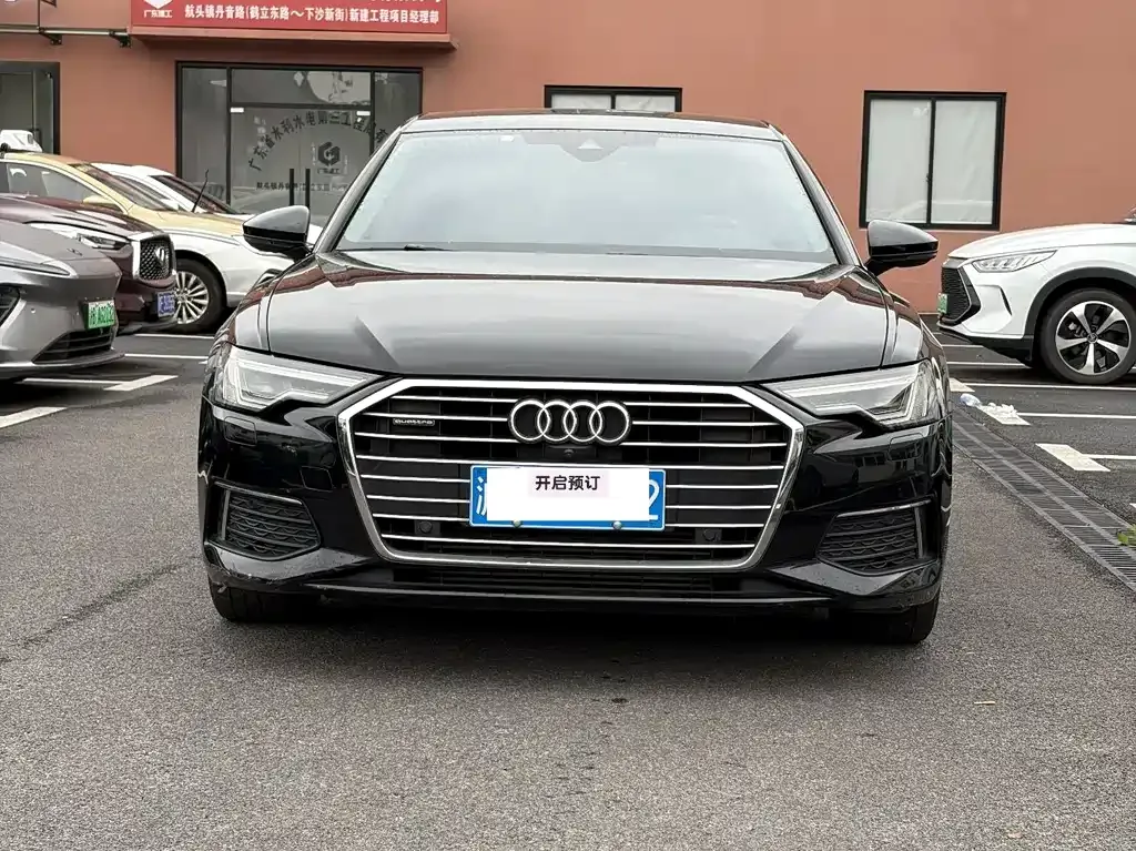 Audi A6L — фото 1