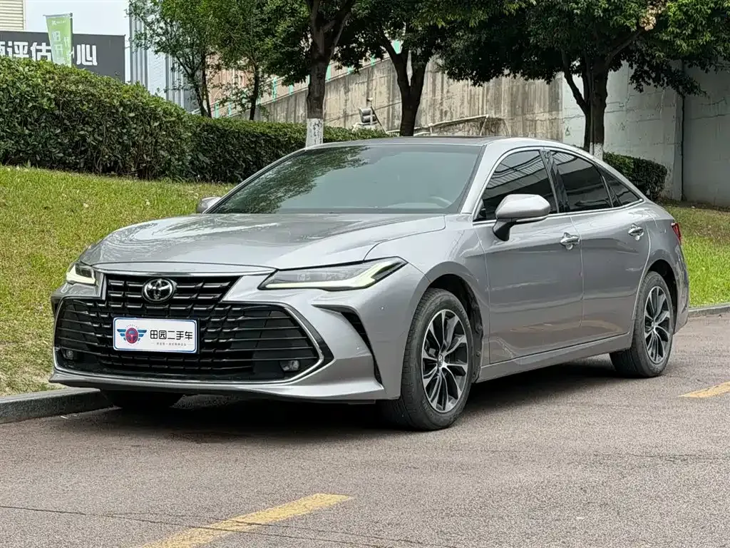 Toyota Avalon — фото 1