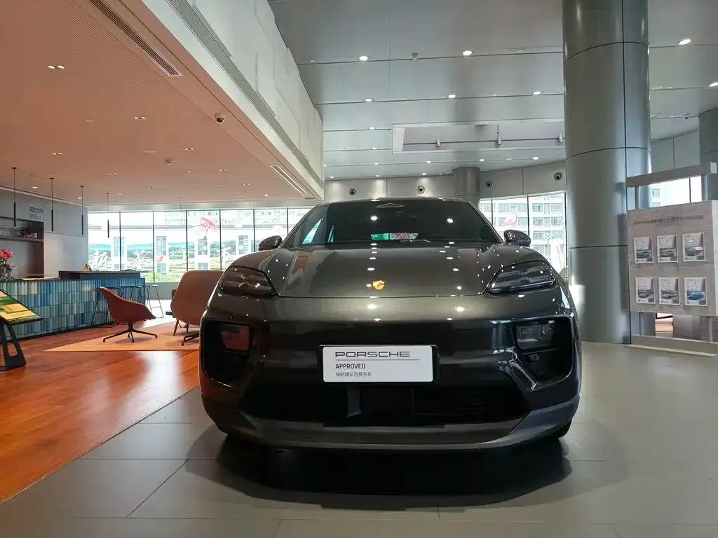 Porsche Macan EV