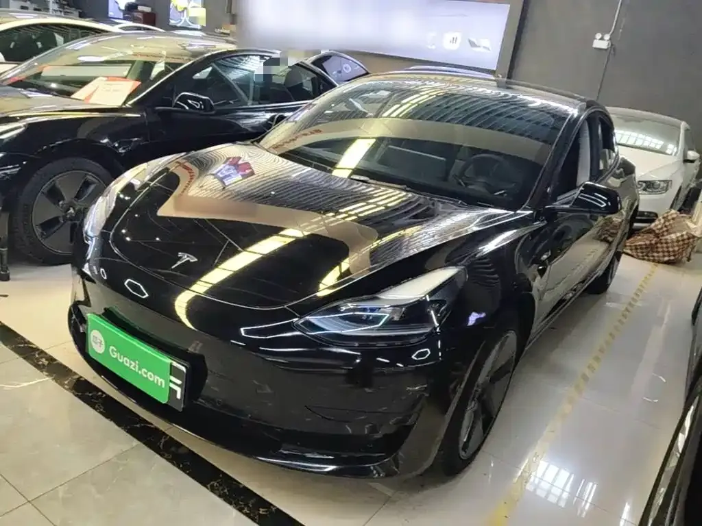 Tesla Model 3 — фото 1