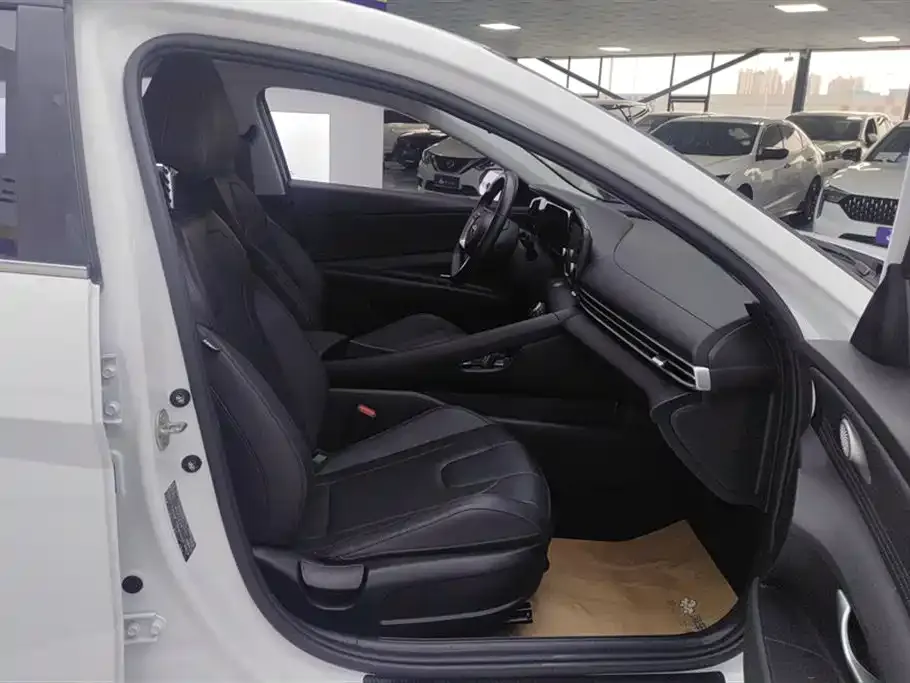 Hyundai Elantra 2023 из CN, фото 3
