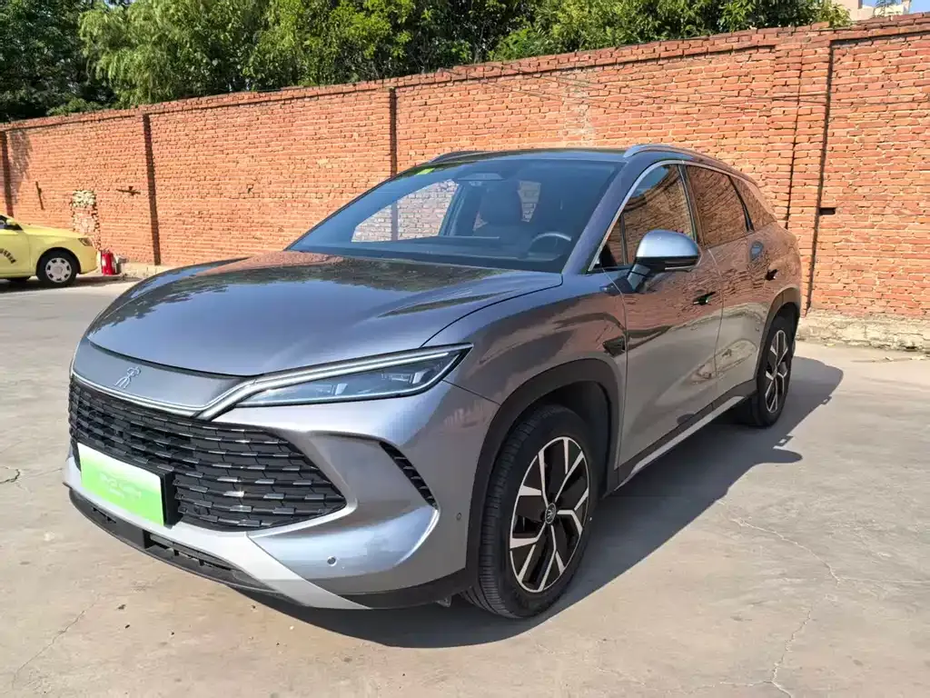 BYD L DM-i — фото 1