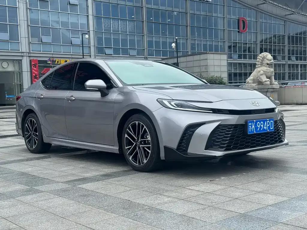 Toyota Camry — фото 10