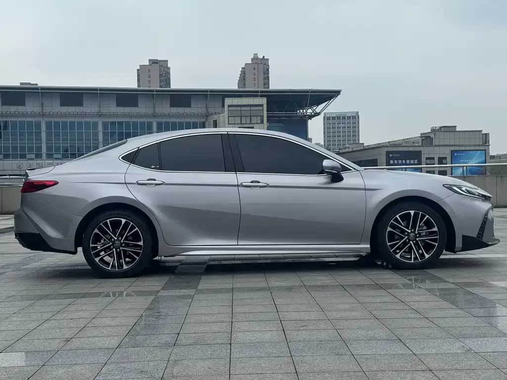 Toyota Camry — фото 4