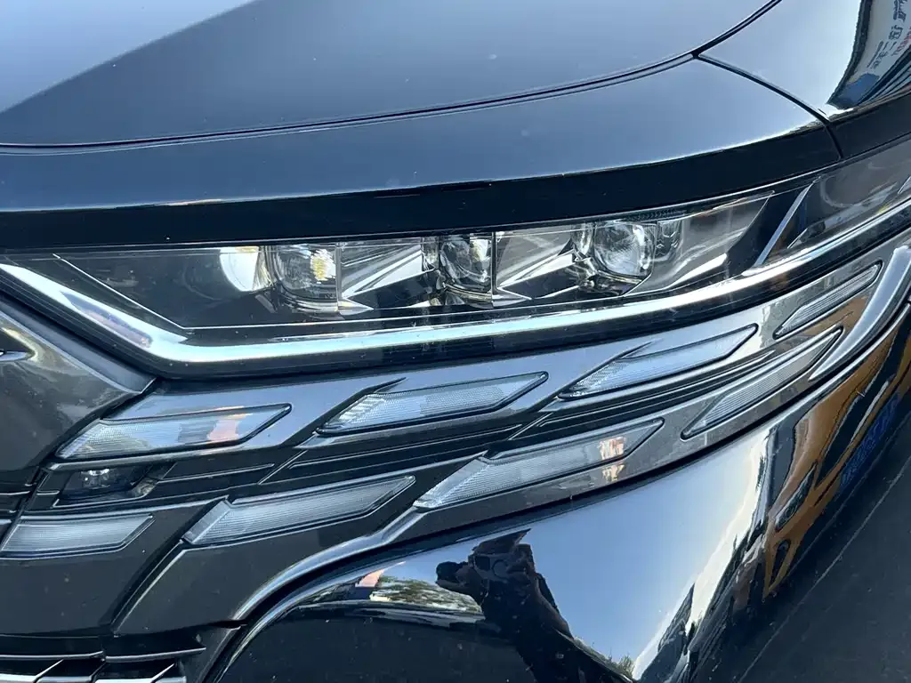 Toyota Alphard — фото 5
