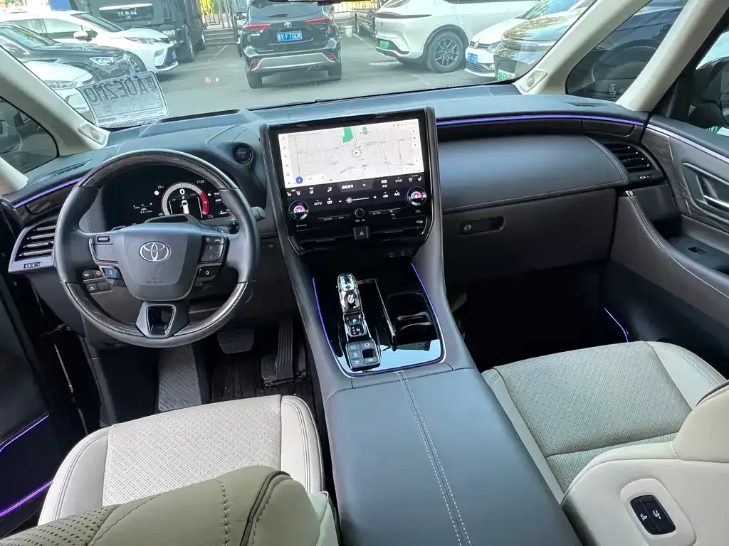 Toyota Alphard — фото 3