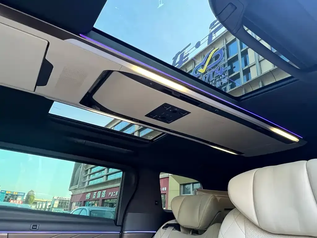 Toyota Alphard — фото 4