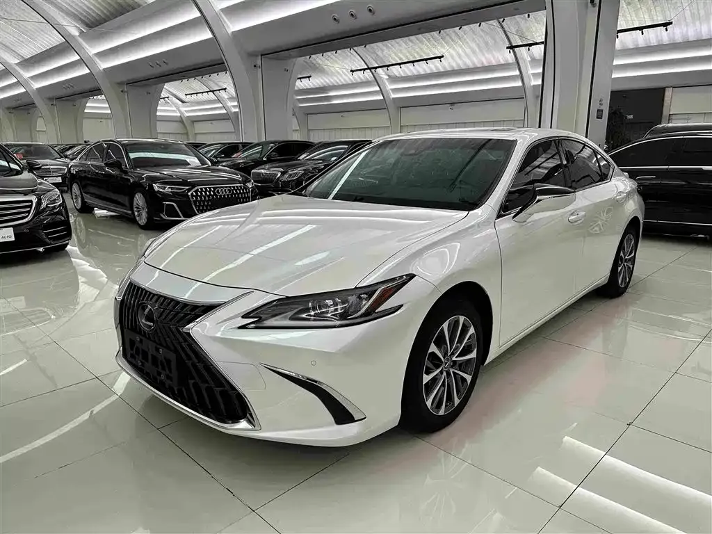 Lexus ES — фото 1