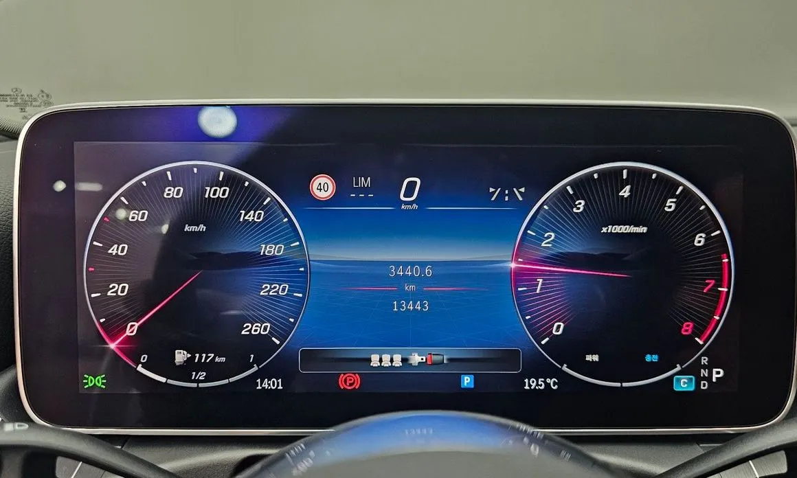 Mercedes-Benz C-Class 2023 из KR, фото 2