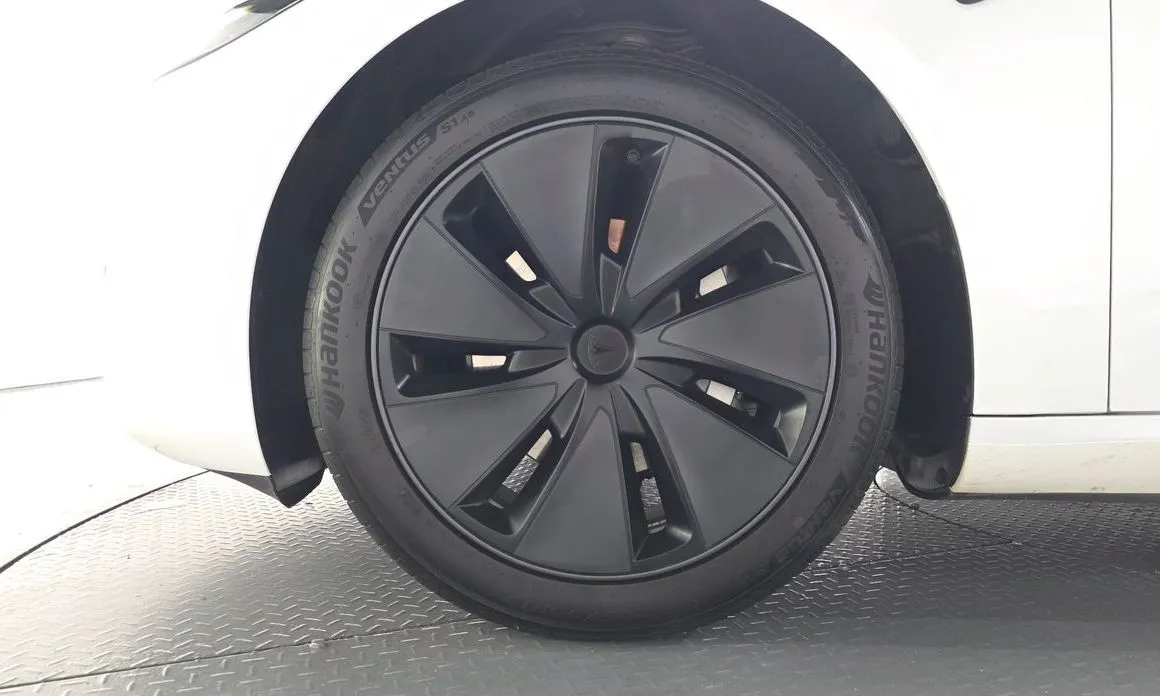 Tesla Model 3 — фото 2