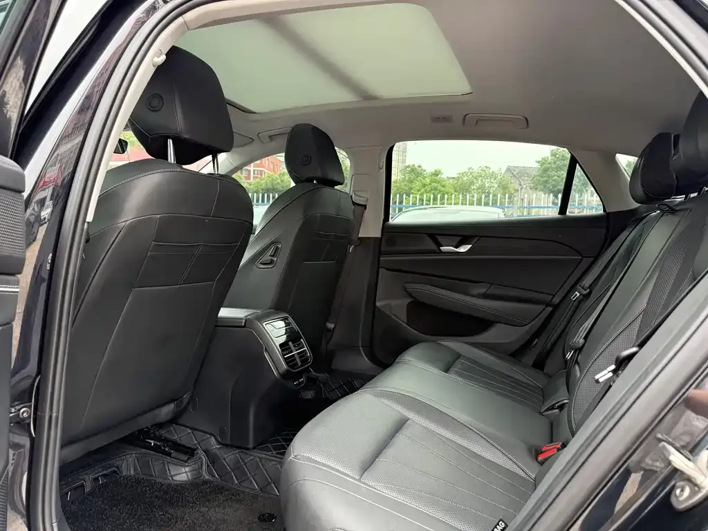 Volkswagen Passat — фото 6