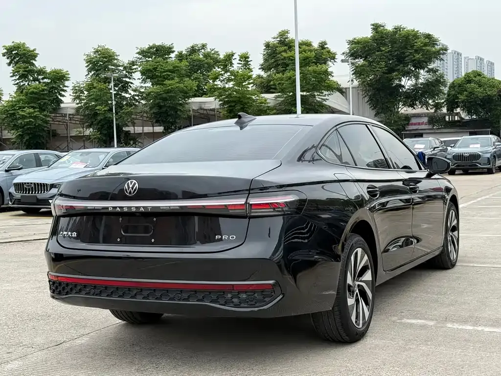 Volkswagen Passat — фото 10
