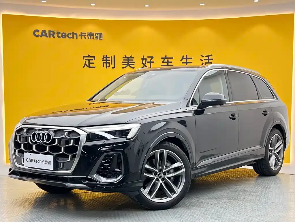 Audi Q7 — фото 1
