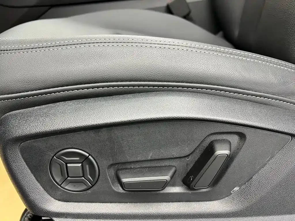 Audi Q7 — фото 10