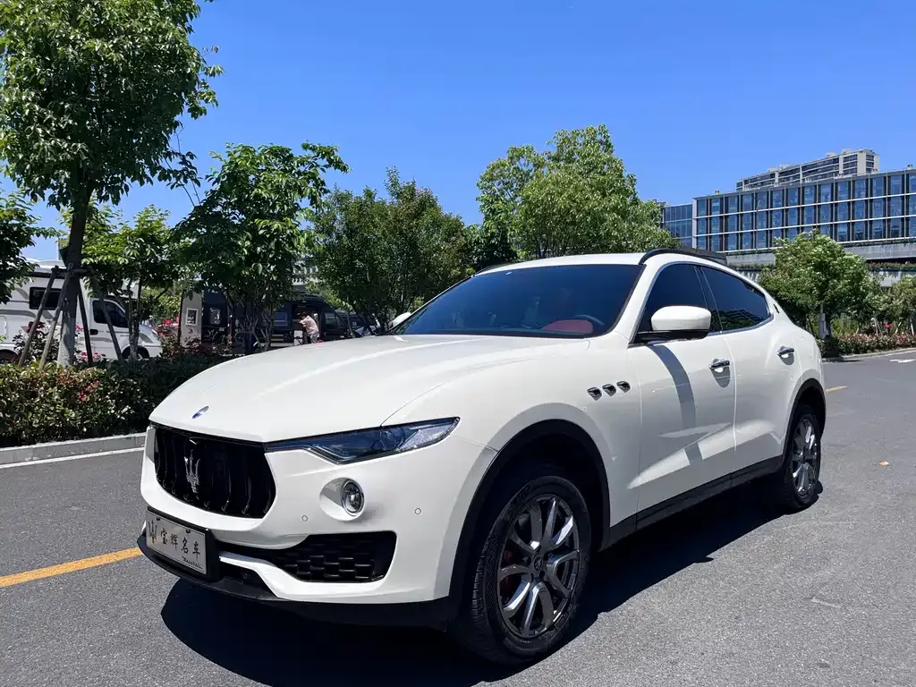 Maserati Levante — фото 1