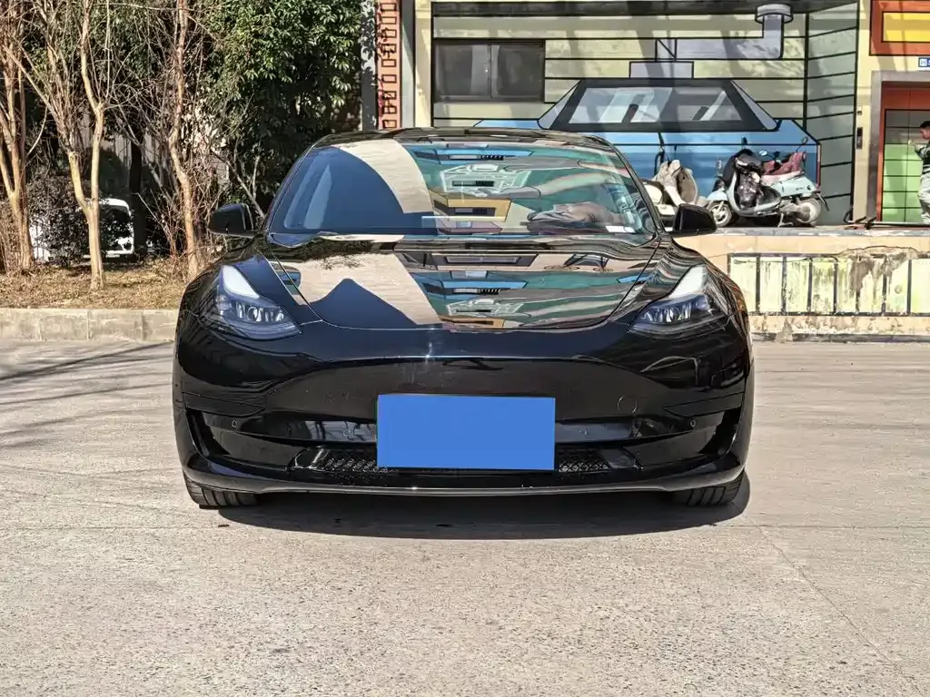 Tesla Model 3 — фото 7