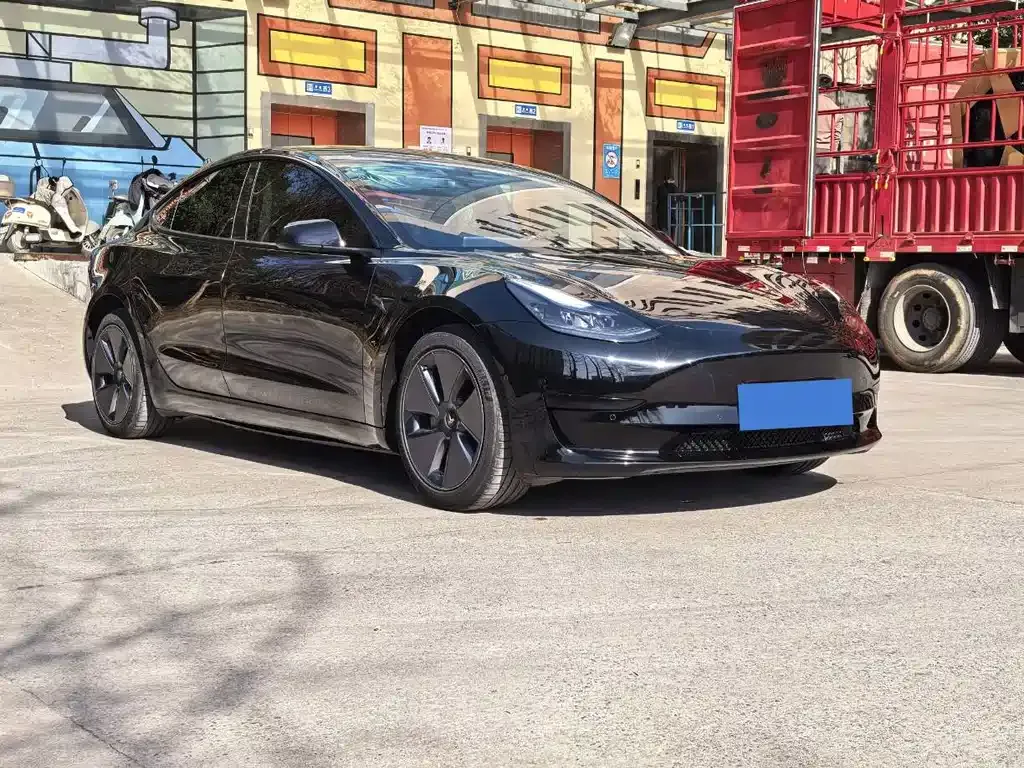 Tesla Model 3 — фото 6