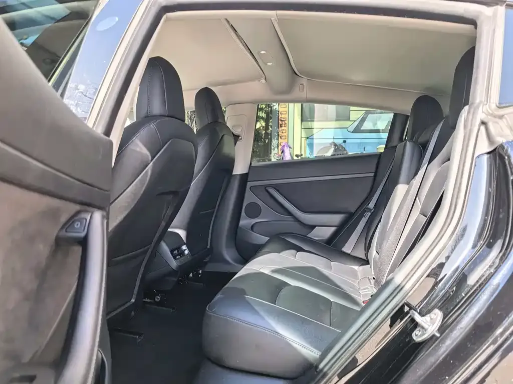 Tesla Model 3 — фото 4