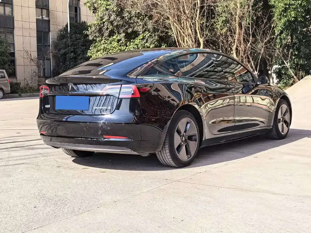 Tesla Model 3 — фото 8