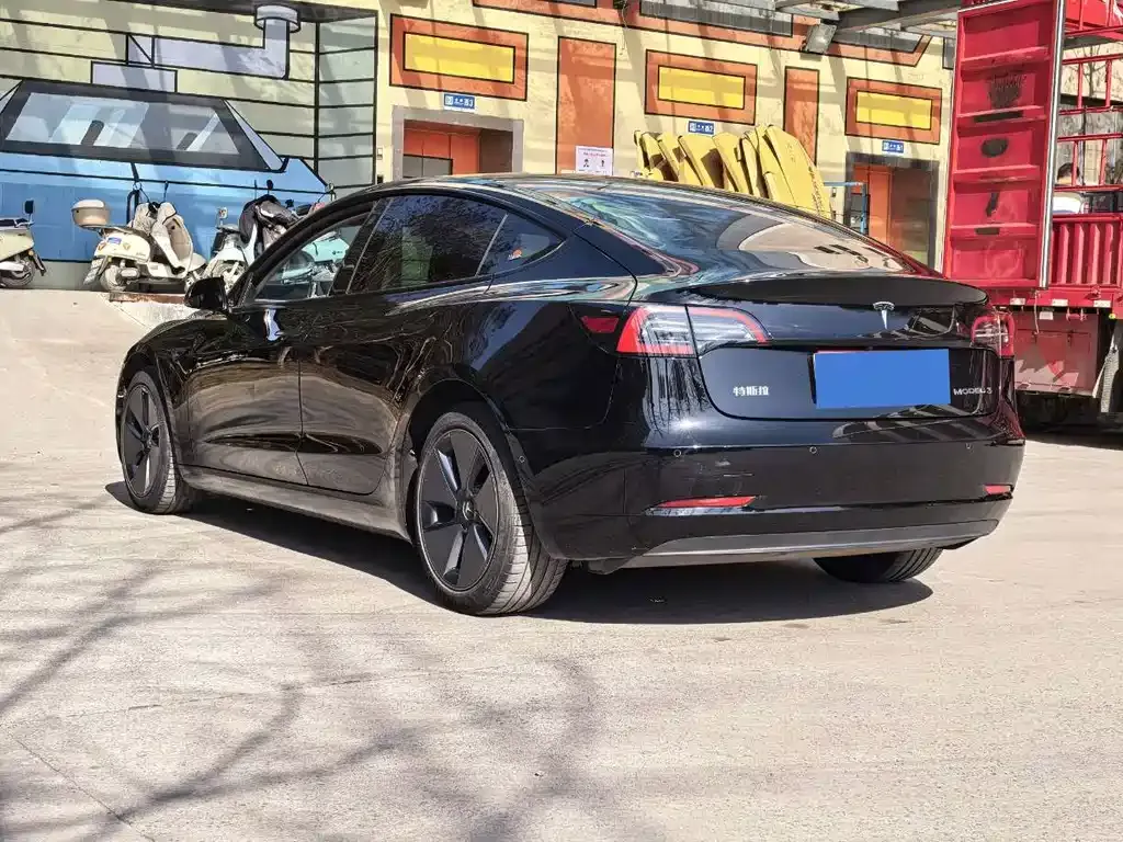 Tesla Model 3 — фото 5