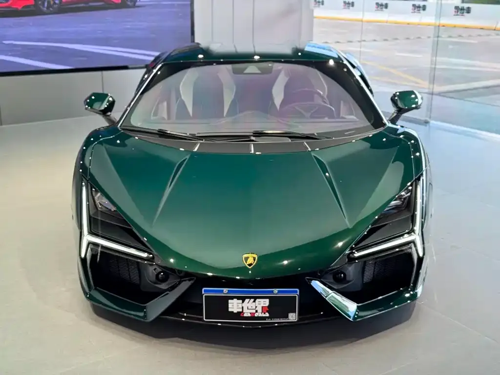 Lamborghini Revuelto
