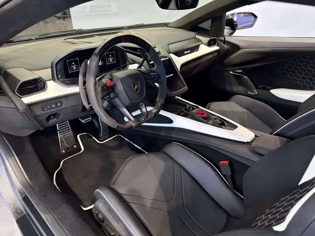Lamborghini Revuelto 2025 из CN, фото 6