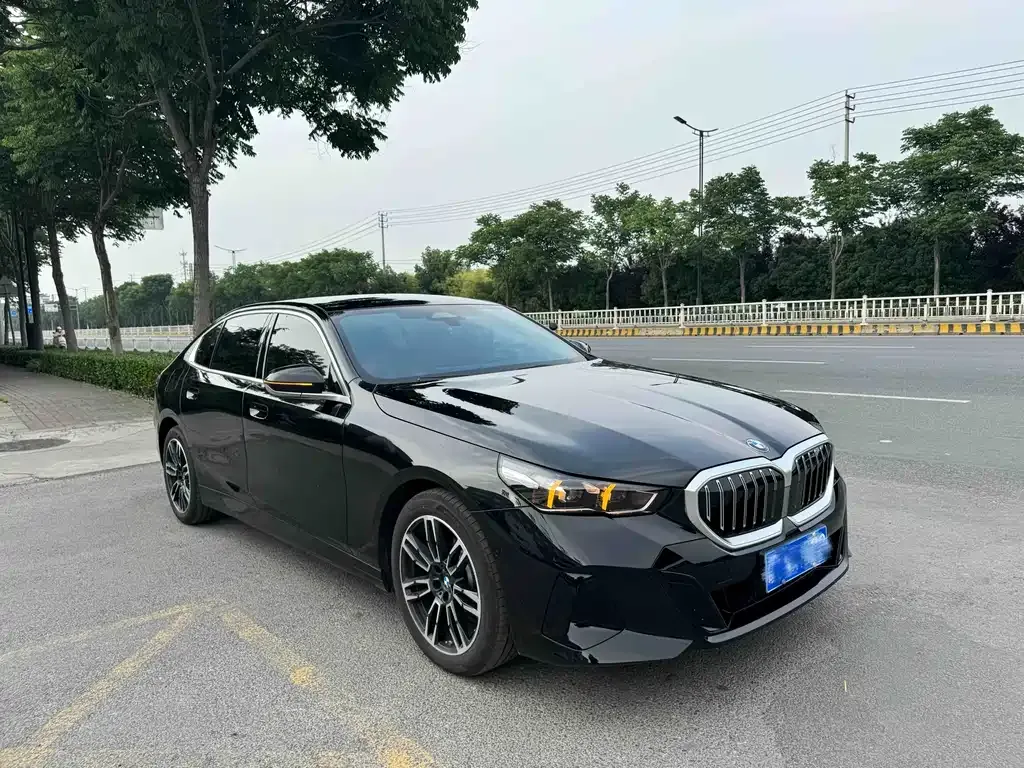 BMW 5 Series — фото 10