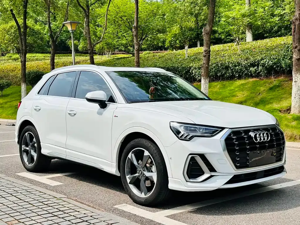 Audi Q3 — фото 1