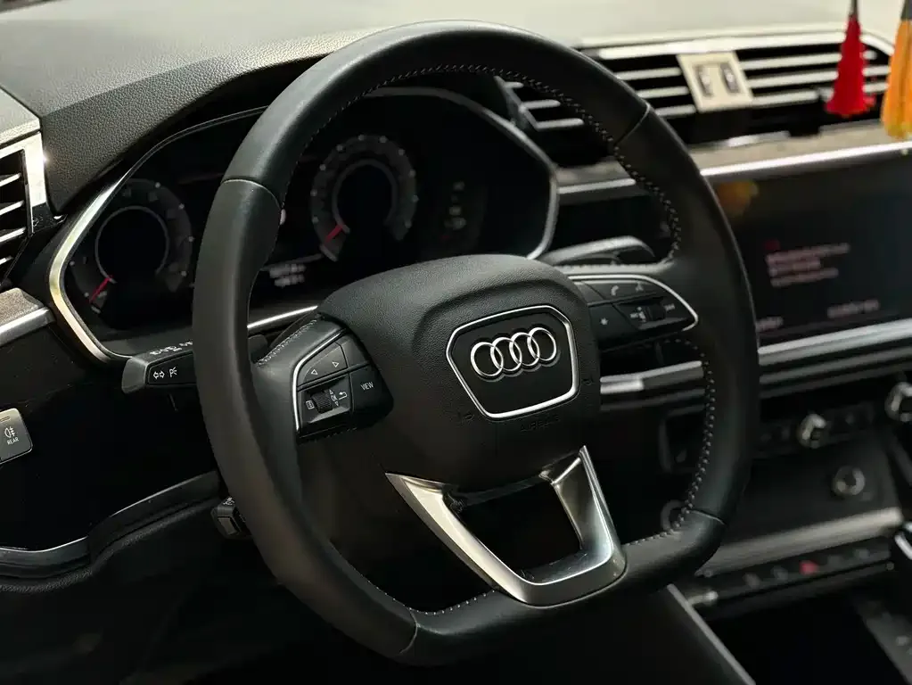 Audi Q3 — фото 4