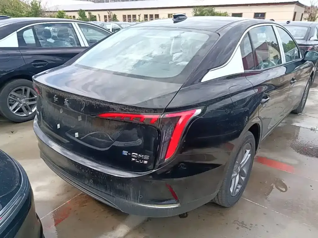 Hongqi E-QM5 — фото 7