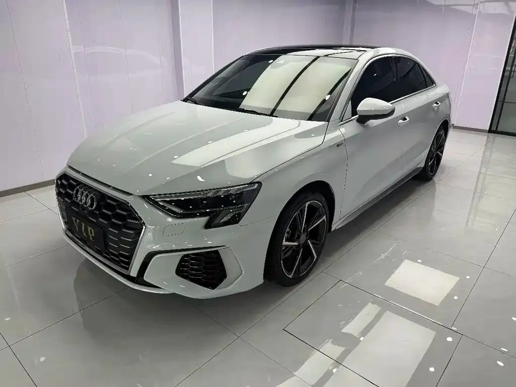 Audi A3 — фото 1