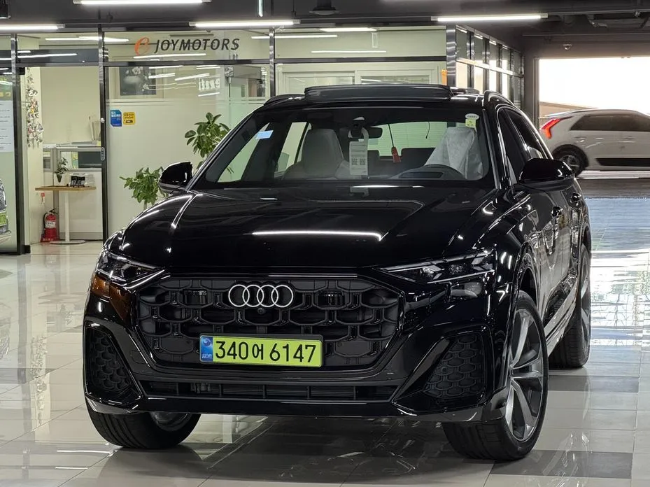 Audi Q8 — фото 1