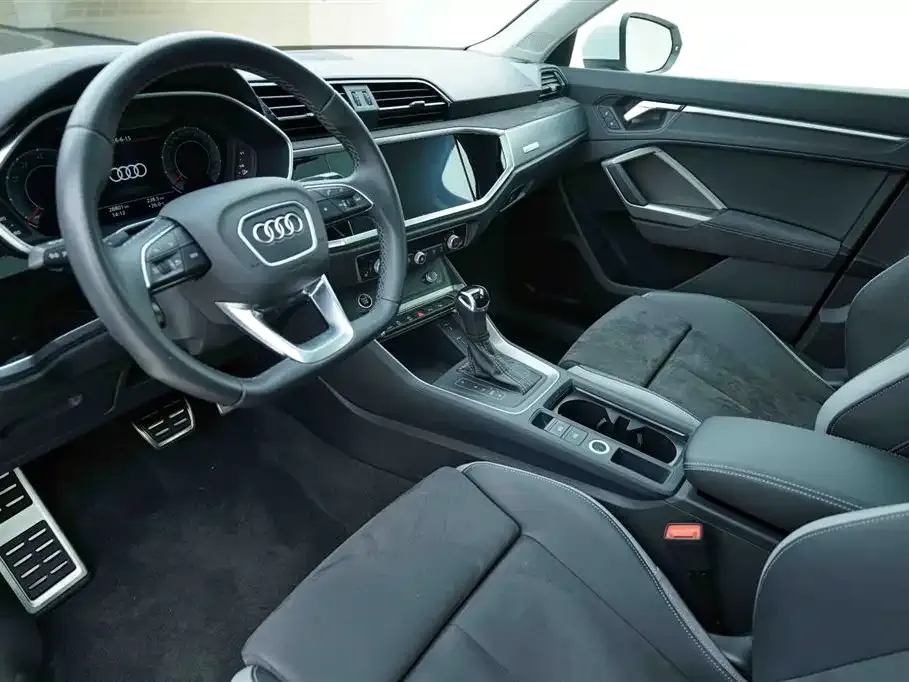 Audi Q3 — фото 10