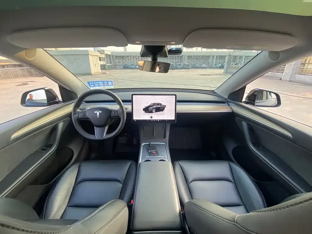 Tesla Model Y — фото 10