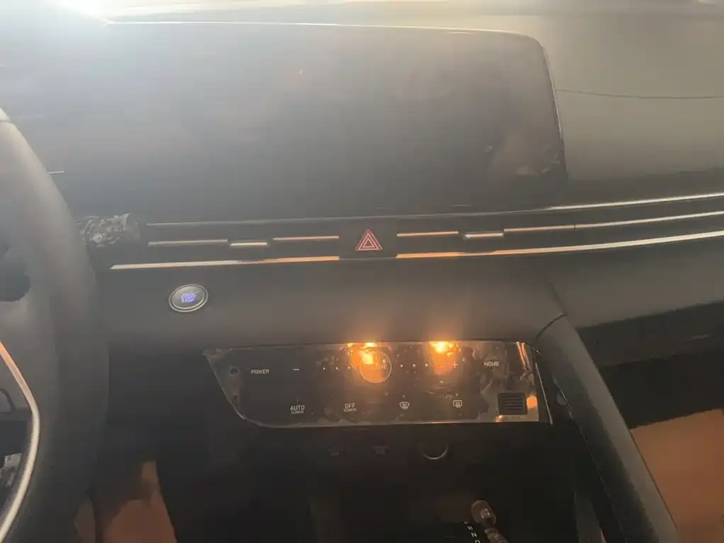 Hyundai Elantra 2023 из CN, фото 9