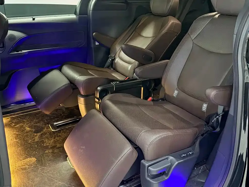 Toyota Granvia — фото 9