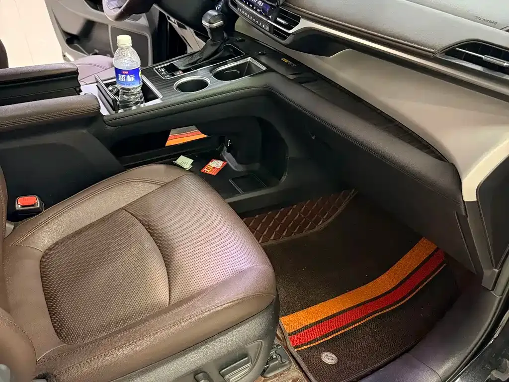 Toyota Granvia — фото 6