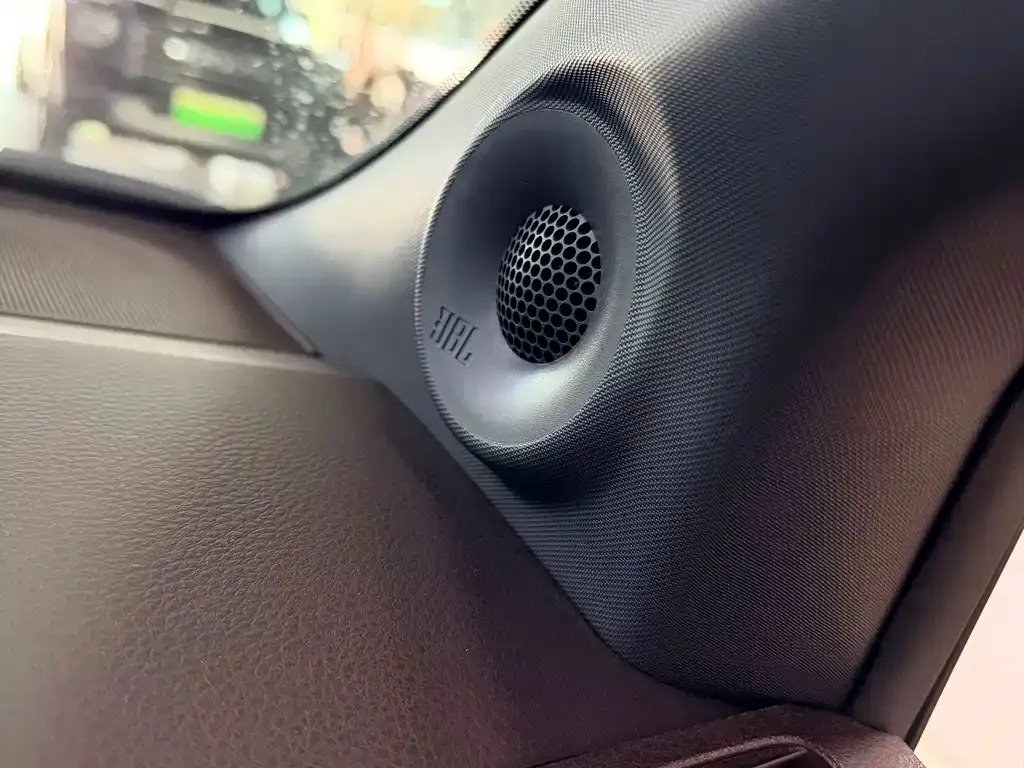 Toyota Granvia — фото 8