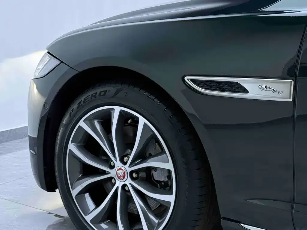 Jaguar XFL — фото 6