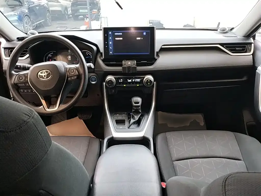 Toyota RAV4 — фото 4