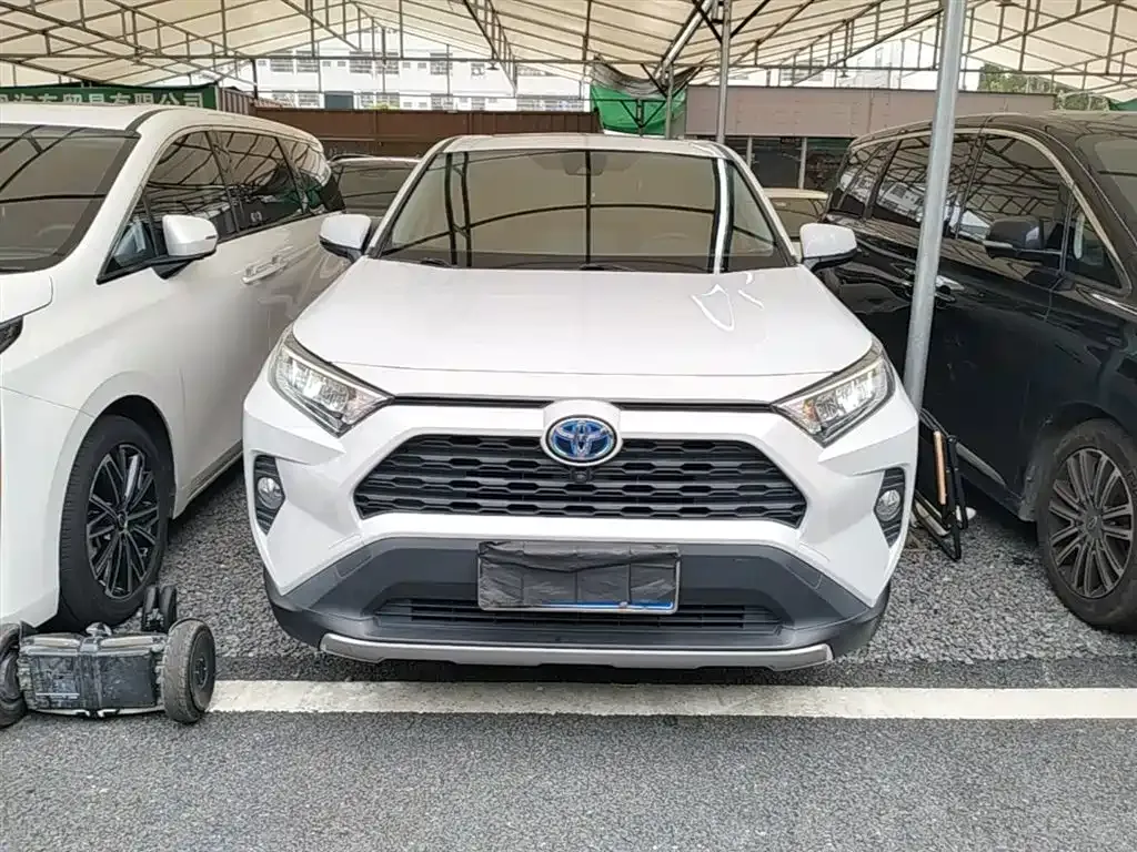 Toyota RAV4 — фото 8
