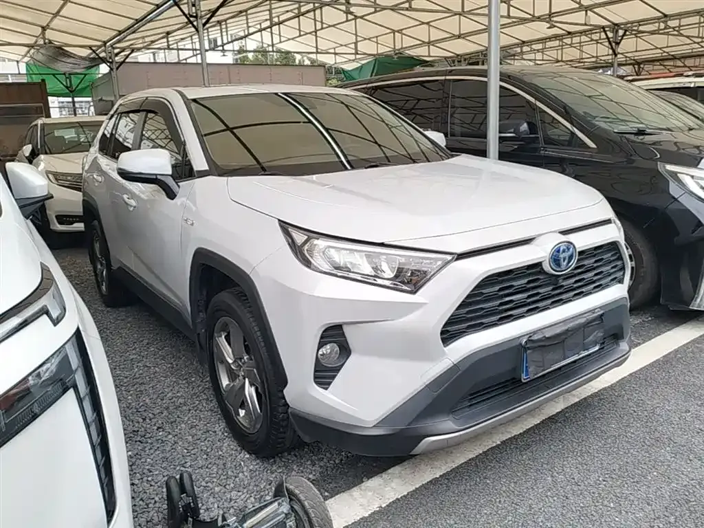 Toyota RAV4 — фото 9