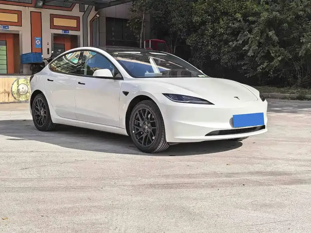 Tesla Model 3 — фото 4