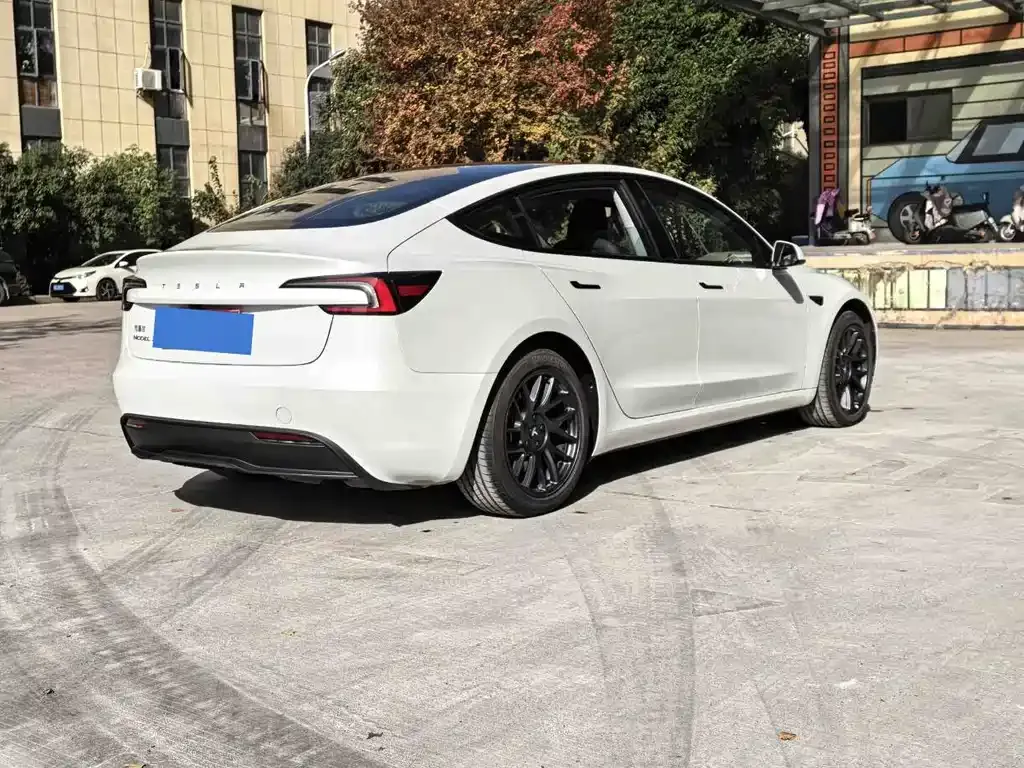 Tesla Model 3 — фото 2