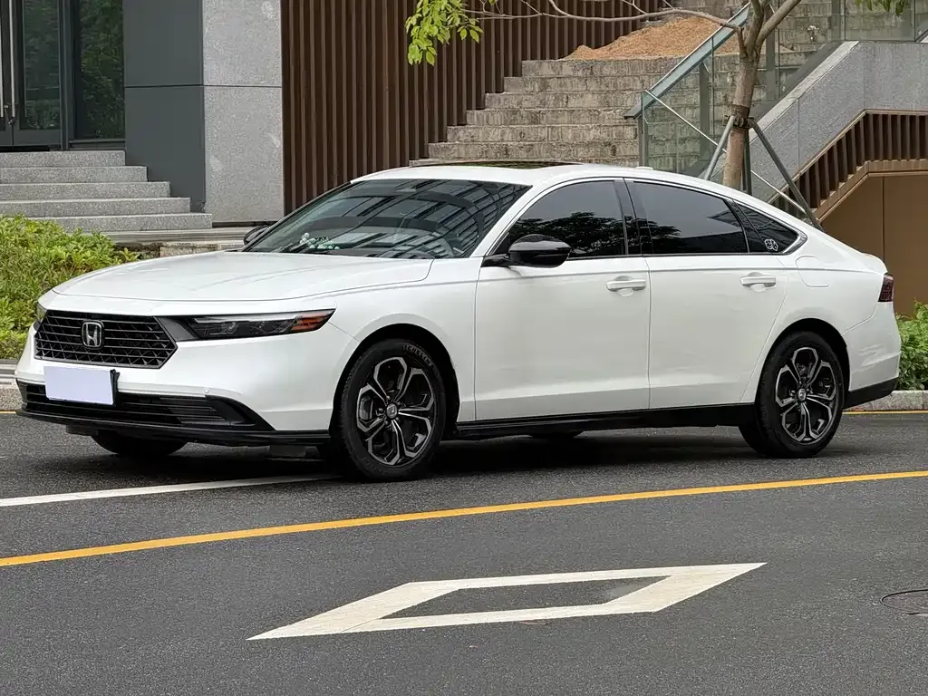 Honda Accord — фото 1